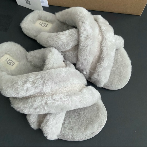 NIB UGG Scuffita Genuine Shearling Slide Slippers - Picture 3 of 15
